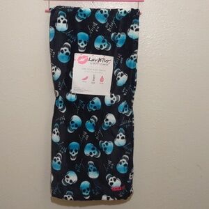 NWT LUV BETSEY Betsey Johnson plush throw with BLUE ombre To White Skulls